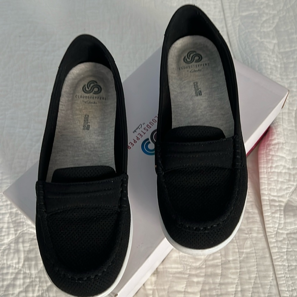 WORN TWICE CLOUDSTEPPERS SLIP ON SNEAKERS